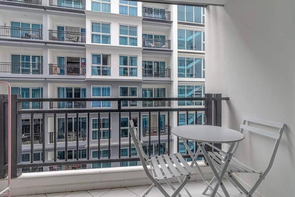 Avenue Residence C5 Pattaya Bagian luar foto