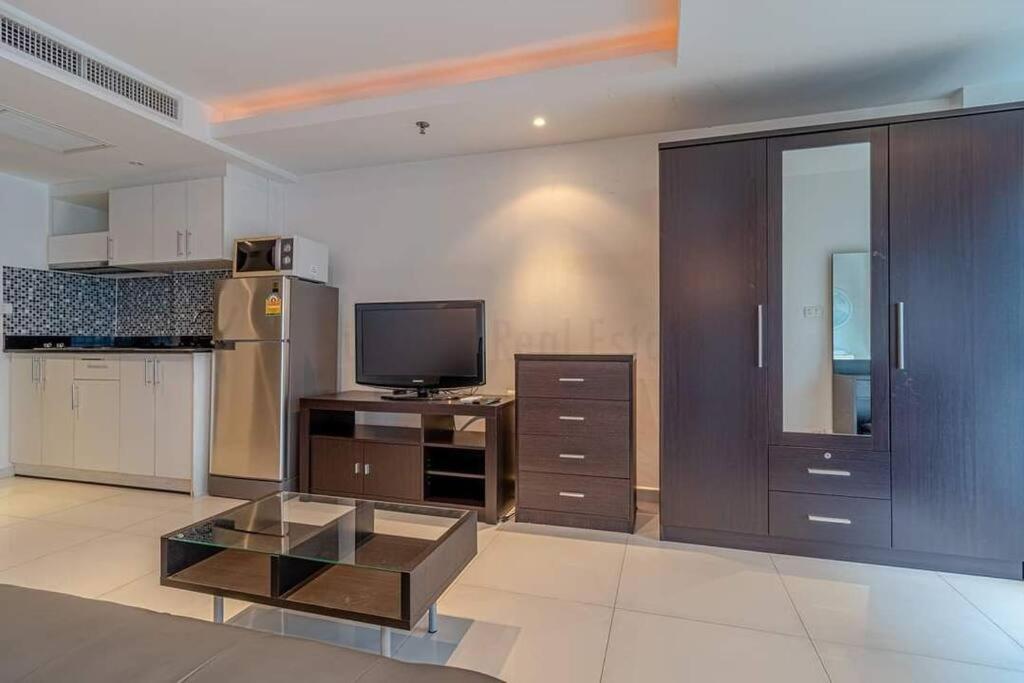 Avenue Residence C5 Pattaya Bagian luar foto
